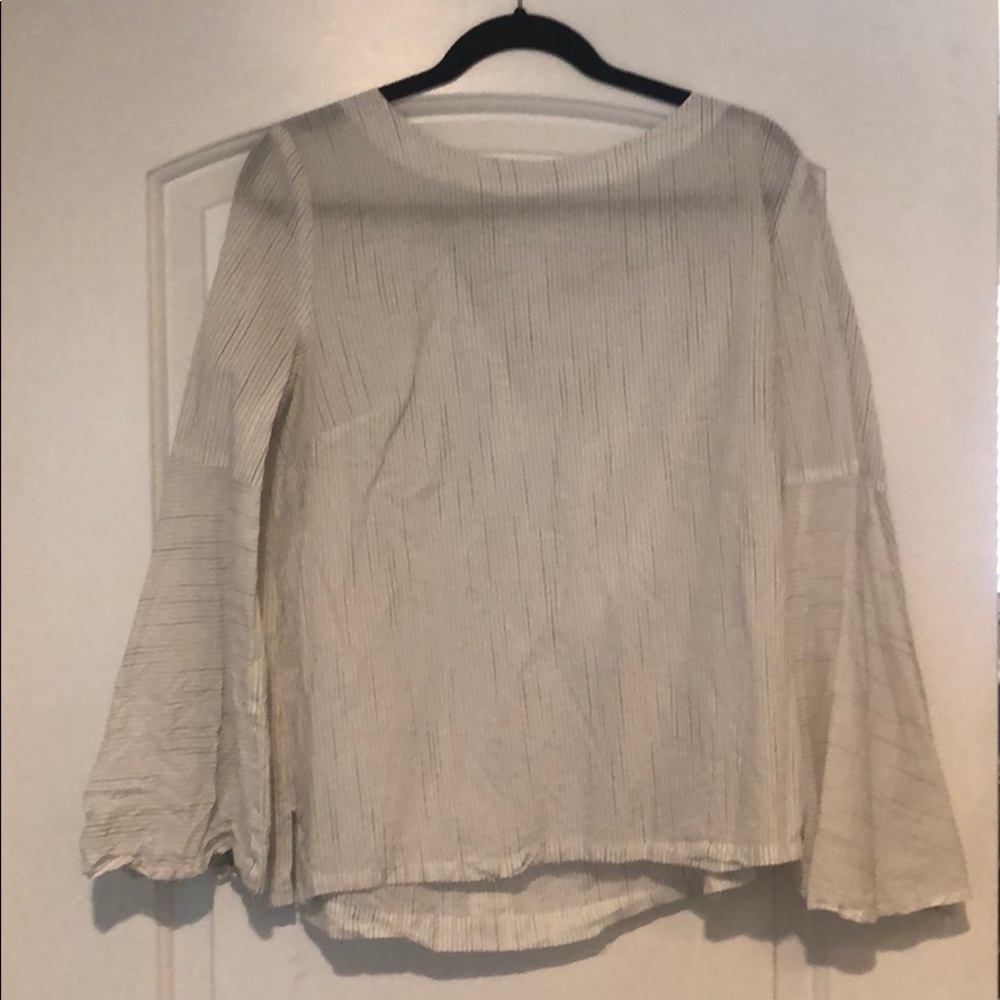 Flowly white with black strip top